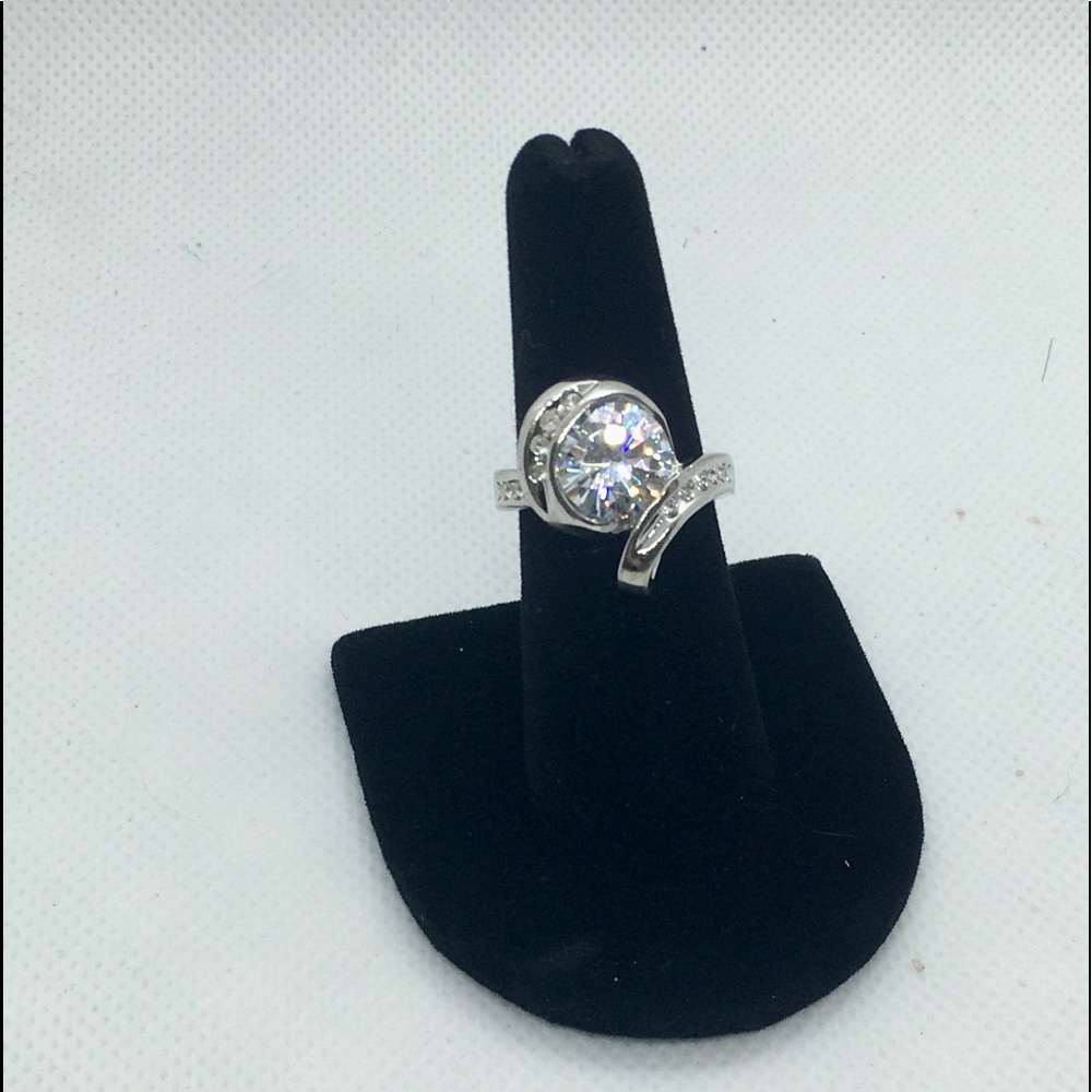 Women’s size 6.5 Cubic zirconium cocktail ring